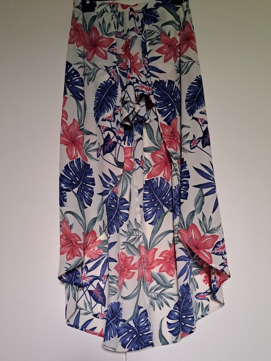 Timing Dresses & Skirts - Timing White High-Low Skirt with Pink Floral & Navy Leaves